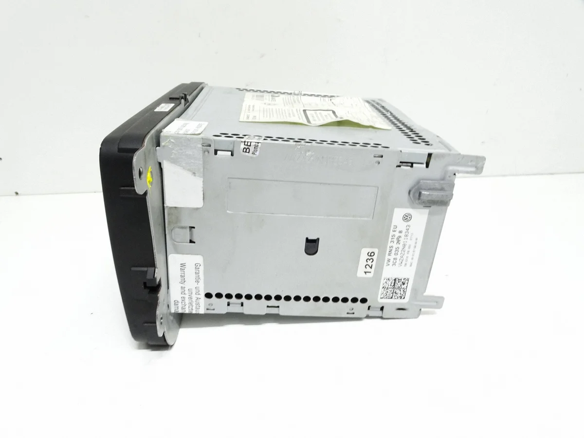 VW Passat B7 CC Radio Navigation 3C8035279B image 4