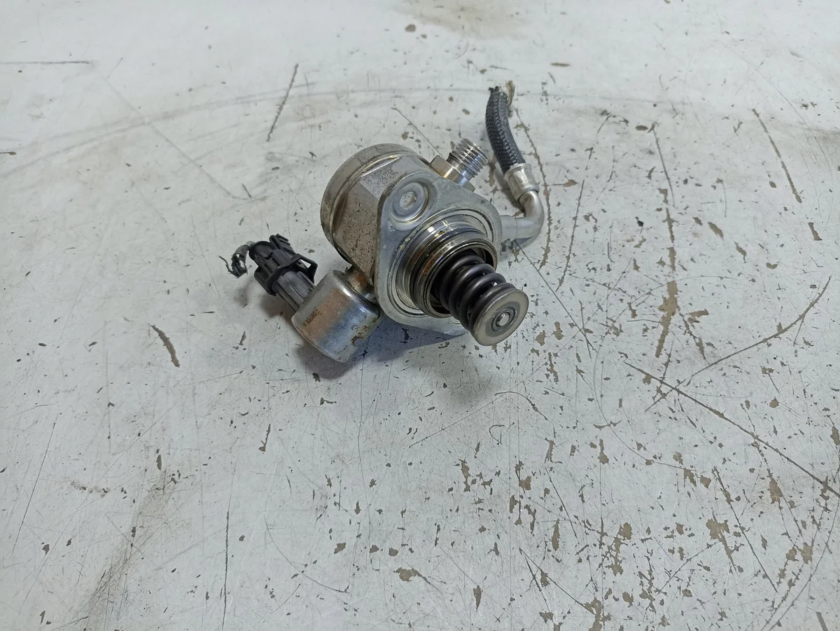 Ford Focus Mk3 Einspritzpumpe CM5G-9D376-GA image 3