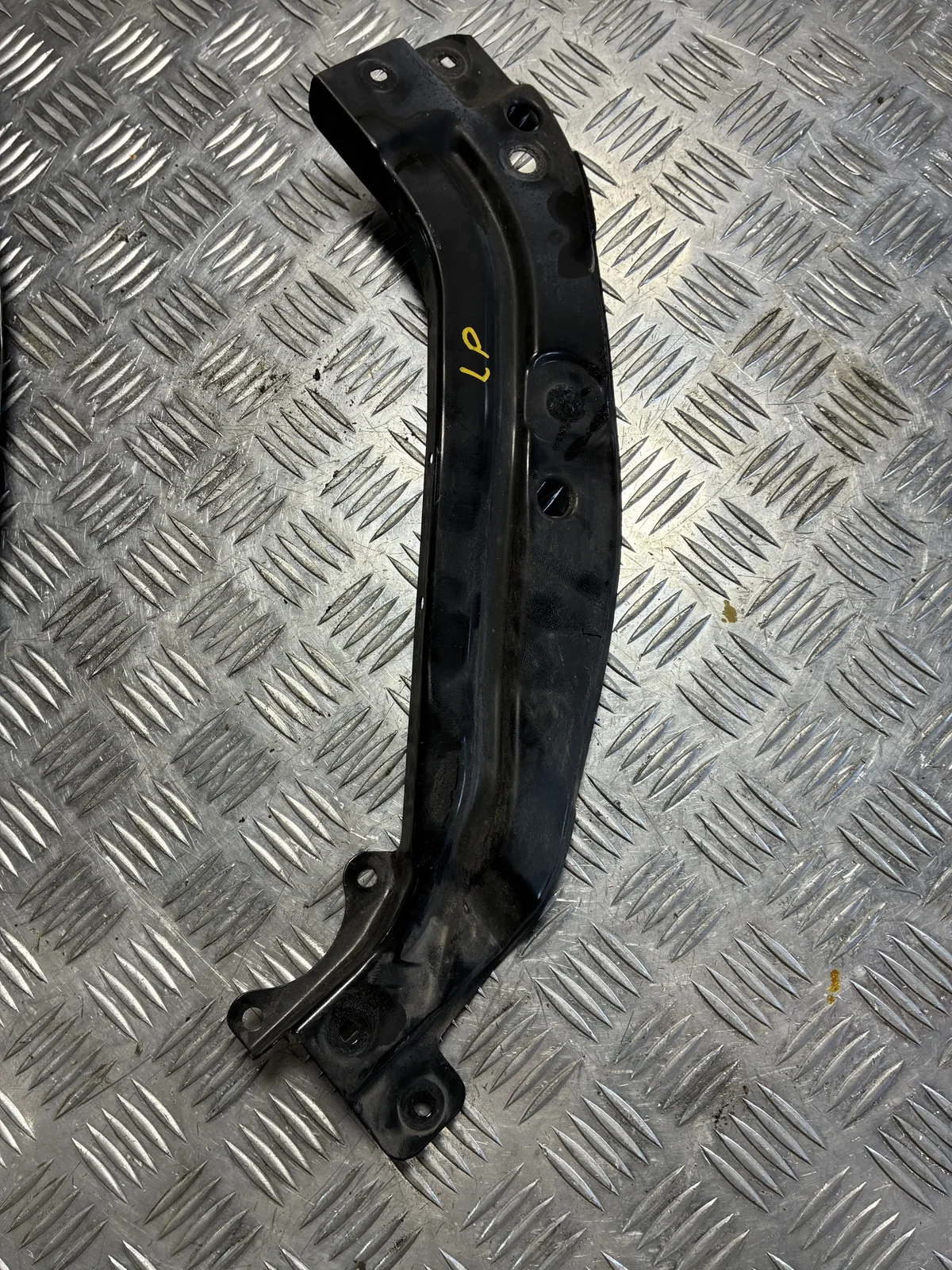 VÄNSTER FRÄMRE BÄRARM SEAT ATECA 16- VW33927