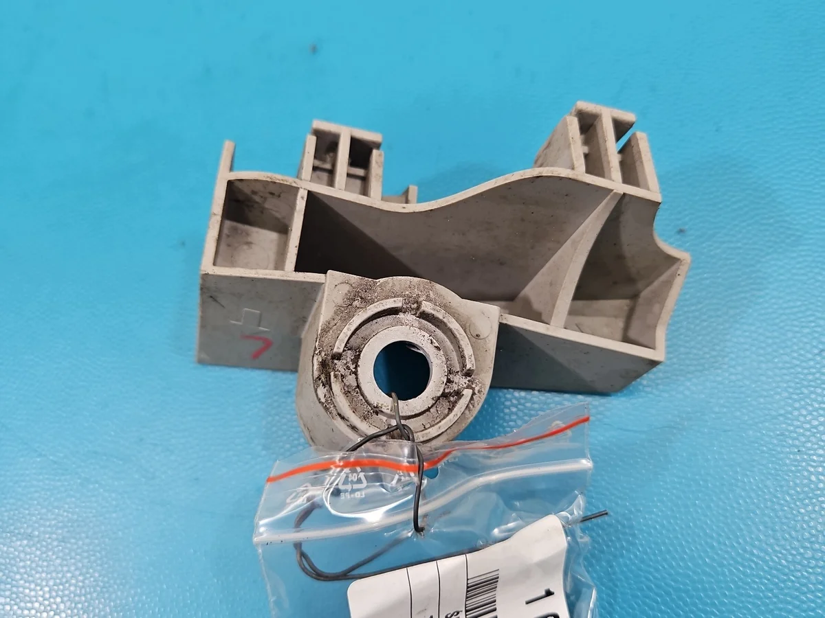Halterung Stoßfänger Hinten Links Toyota Auris II image 3