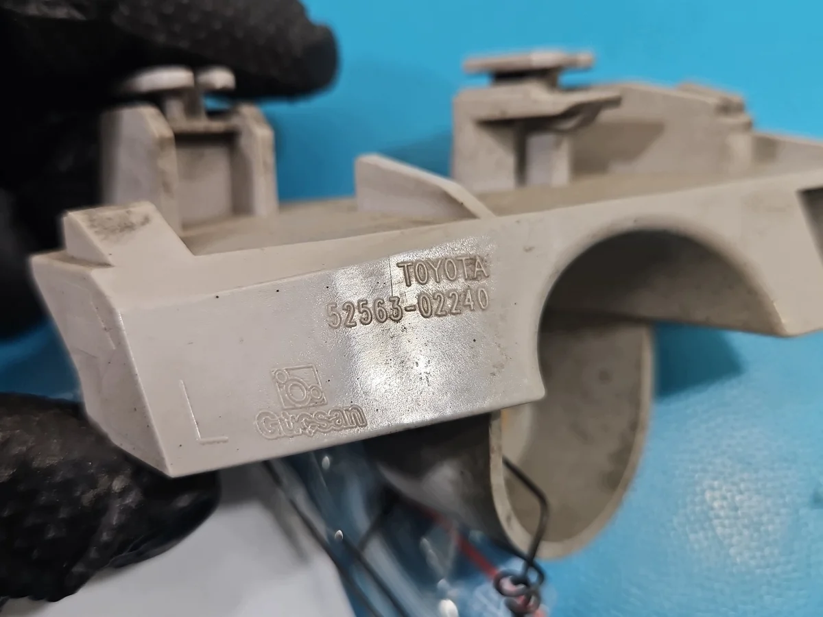 Halterung Stoßfänger Hinten Links Toyota Auris II image 4