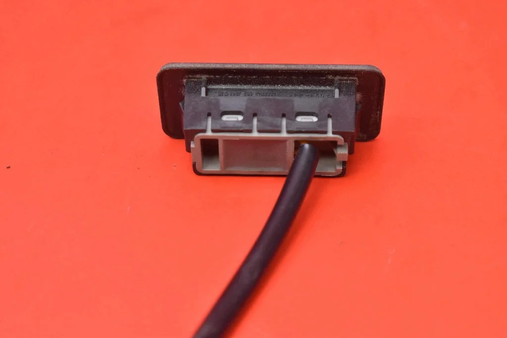 Opel Mokka A Tailgate Button Handle Used image 3