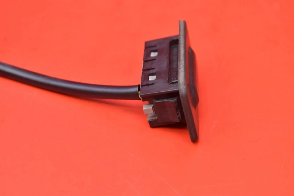 Opel Mokka A Tailgate Button Handle Used image 4