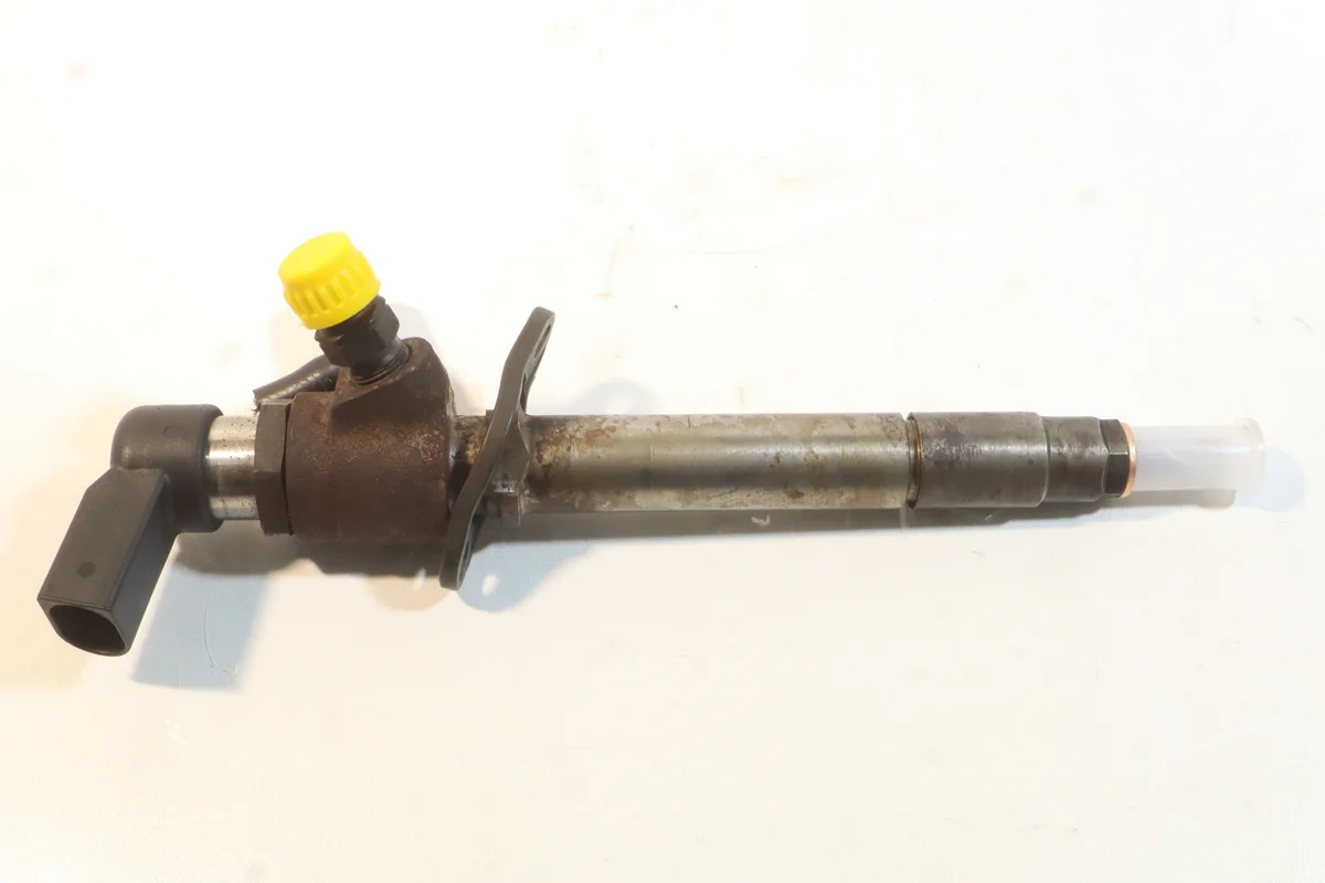 Inyector Jaguar XF X250 2.7 D Usado OEM 5U3Q-9K546-AA