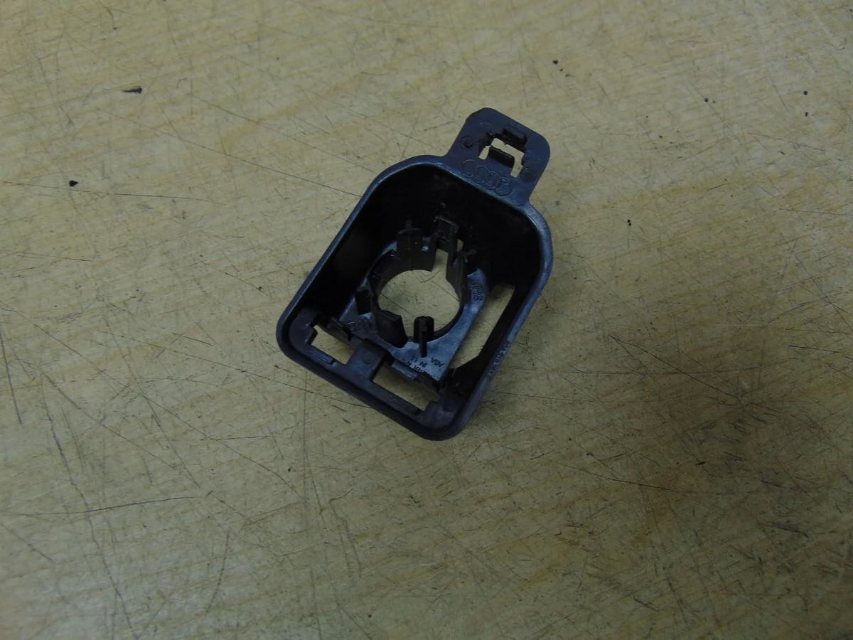 Suporte Sensor Estacionamento Audi Q5 Esquerdo