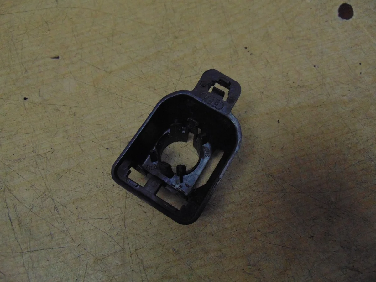 Parkeersensorhouder Audi Q5 Links 80A919261E
