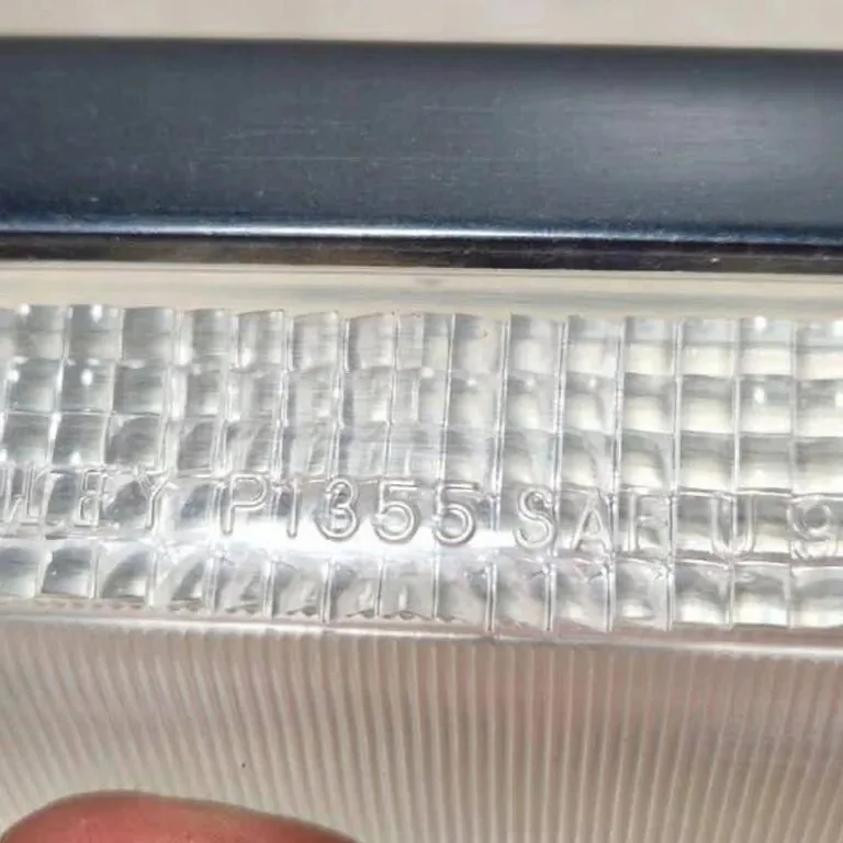 Spoiler tampa Suzuki Liana P1355 Usado image 7