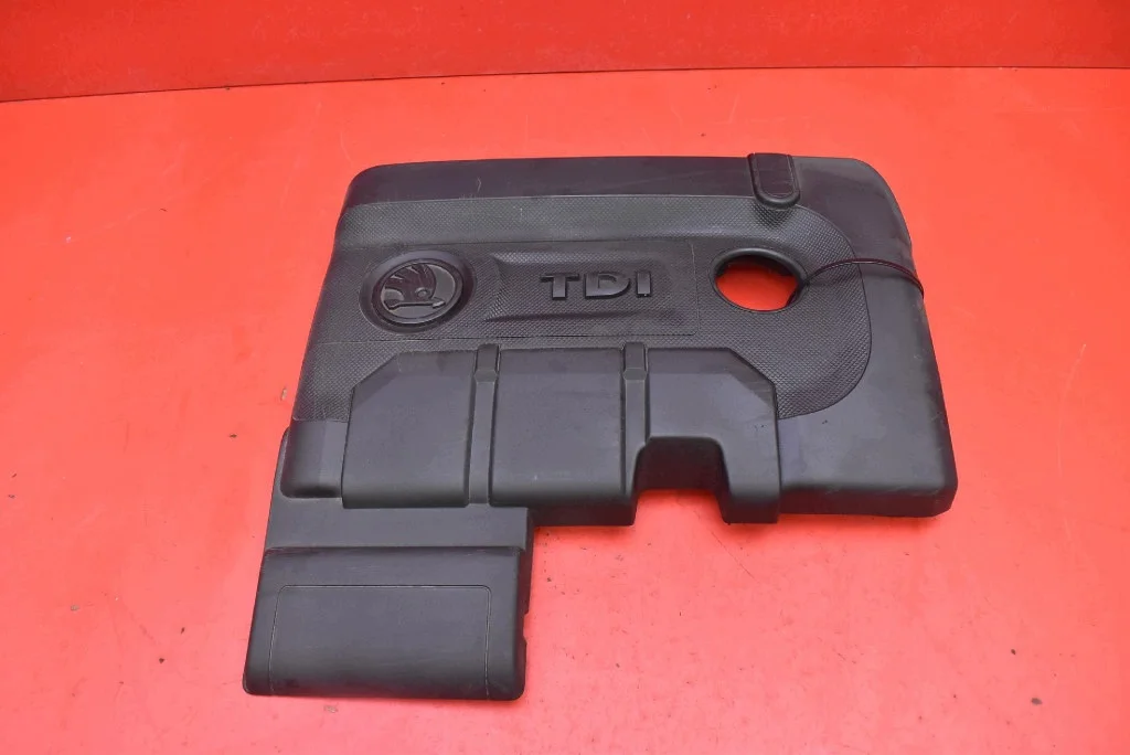 Cache moteur Skoda Fabia 3 1.4 TDI 04B103925E