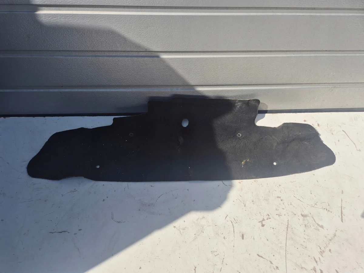 Aislamiento Capó VW Caddy Touran 1T0863993