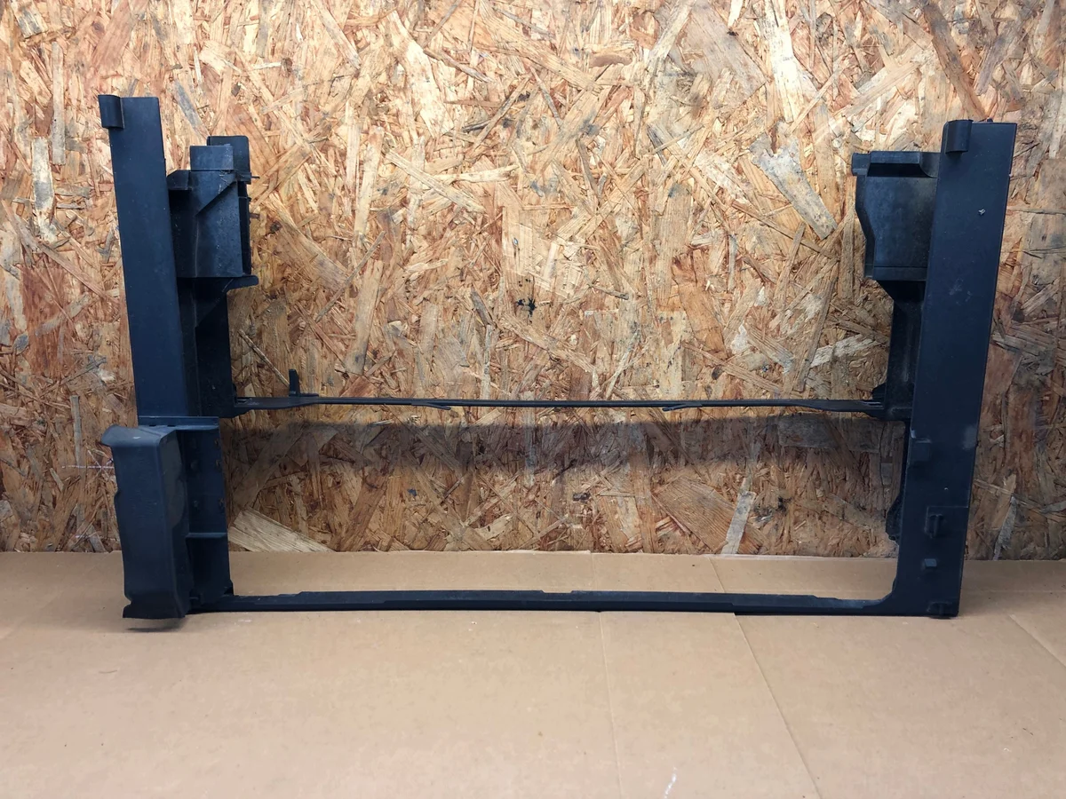 Boîtier de radiateur BMW Série 7 F01 F02 F10 F11 F12 F13