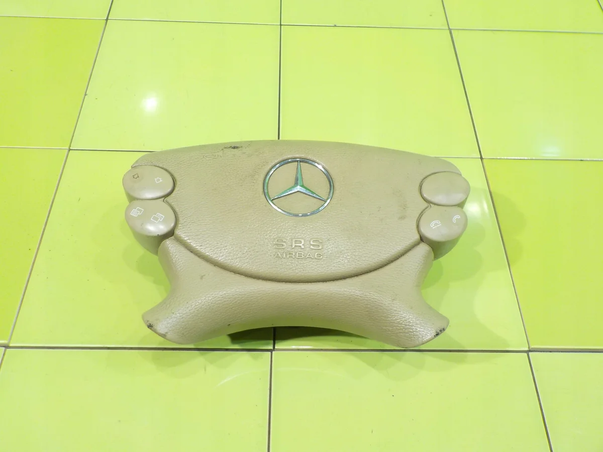 Mercedes CLS W219 kuljettajan turvatyyny
