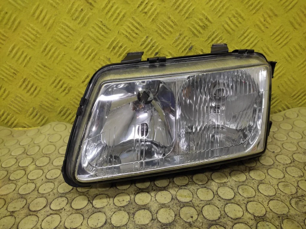 Phare avant gauche Audi A3 8L F-160316-REFLEKTOR