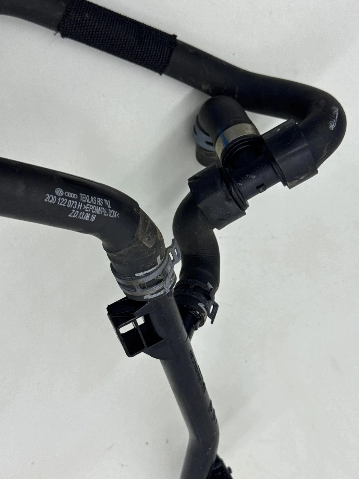 Schläuche Wasser Seat Arona 1.0 TSI 2Q0122073H image 4