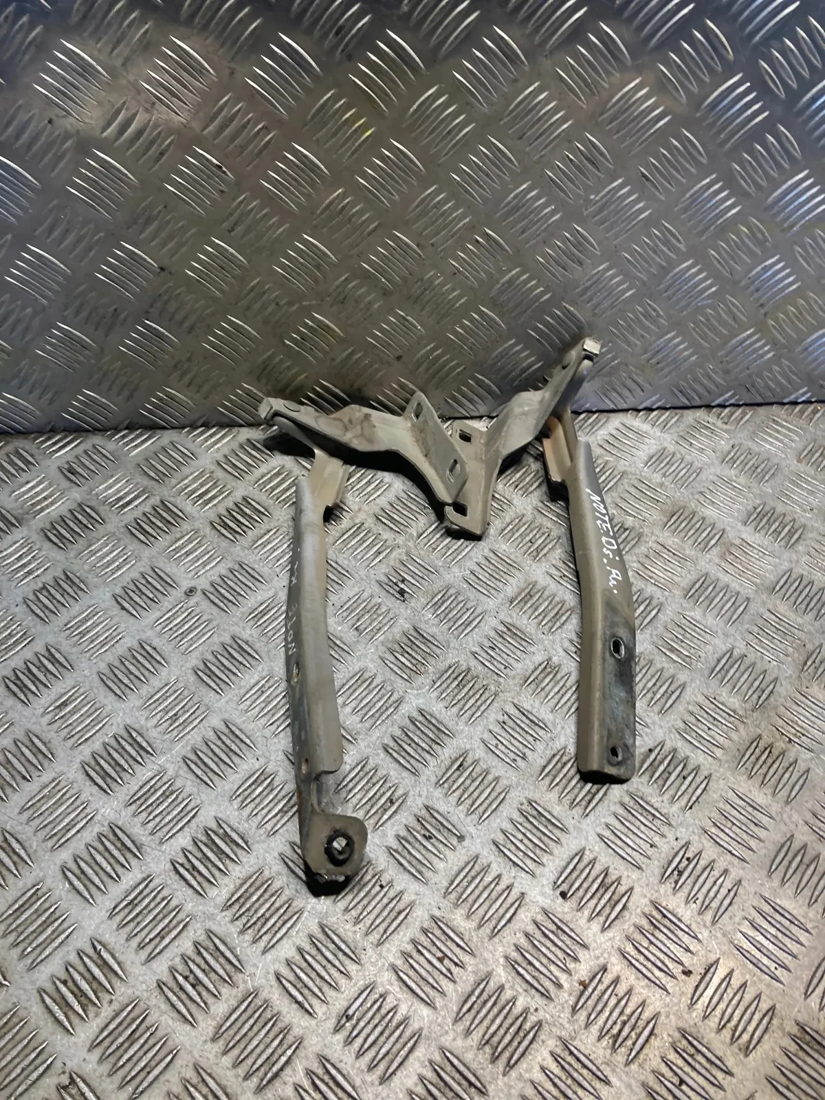 2012 Nissan Note Hood Hinges 654009U000 image 2