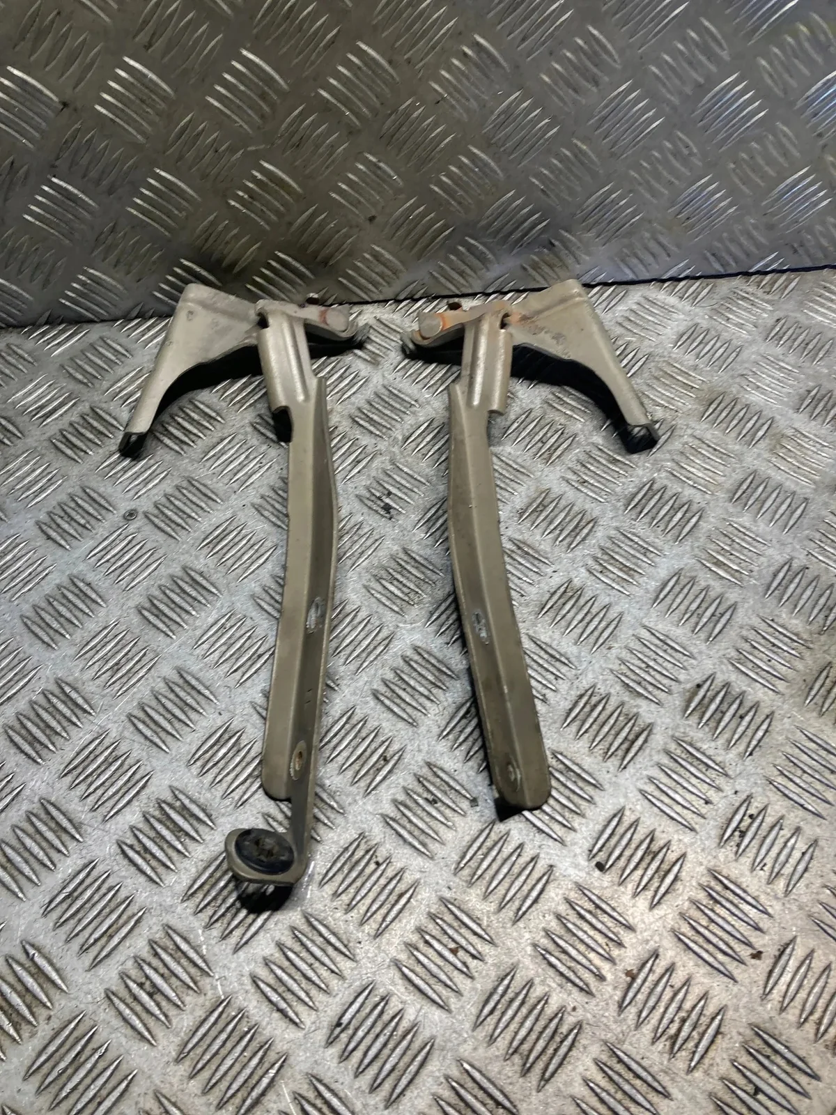 2012 Nissan Note Hood Hinges 654009U000 image 3