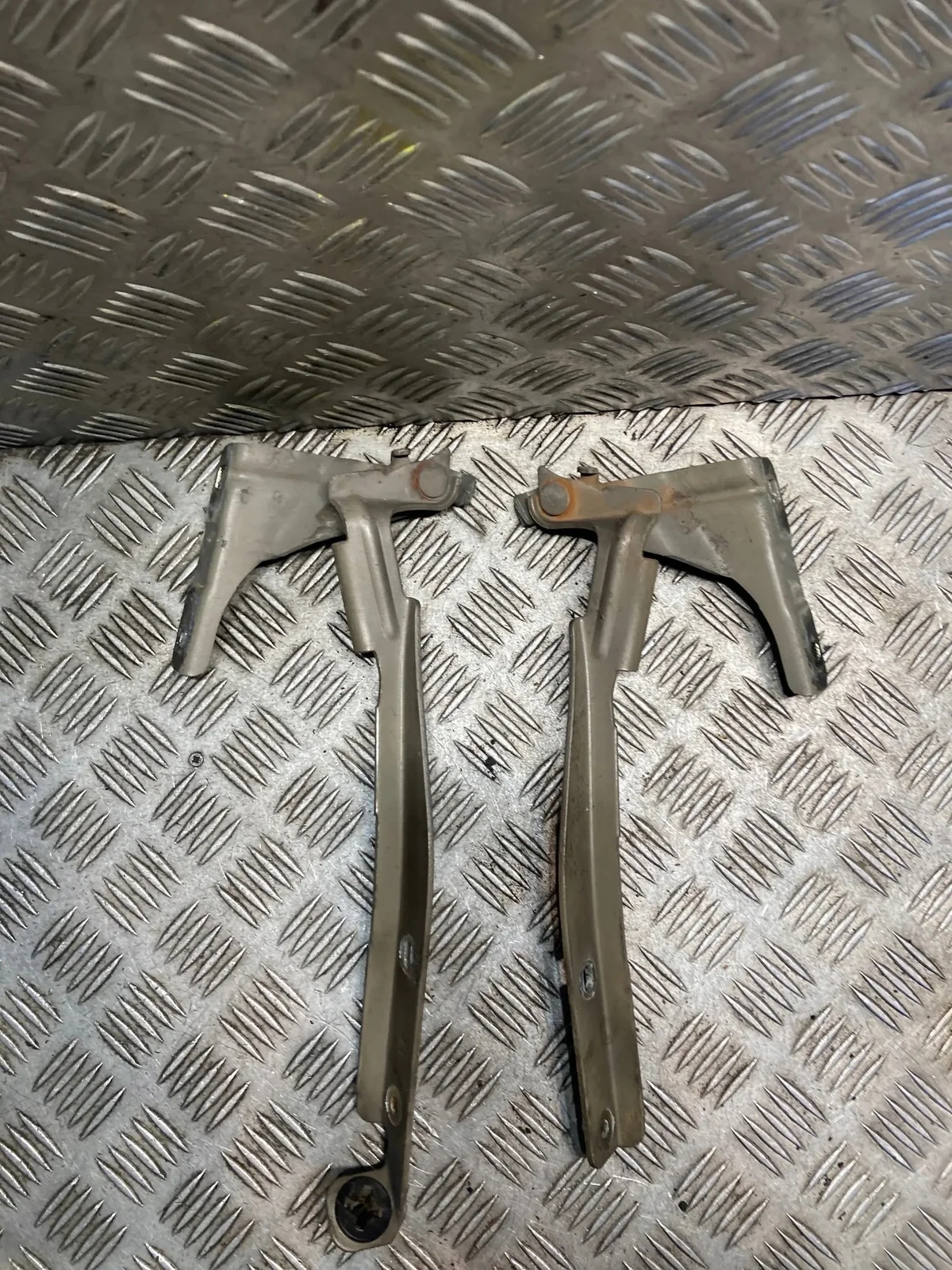 2012 Nissan Note Hood Hinges 654009U000 image 4