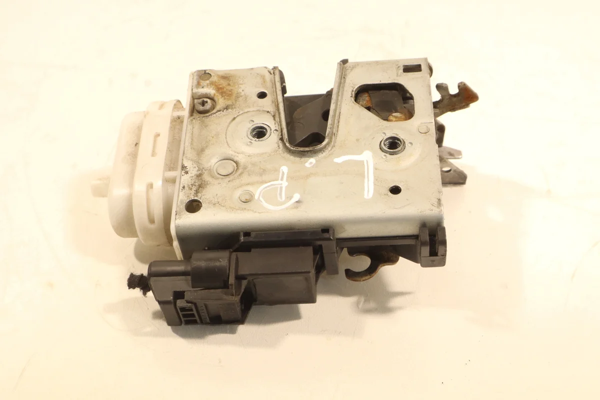 Lås vänster fram Audi A3 8L 8L1837015B