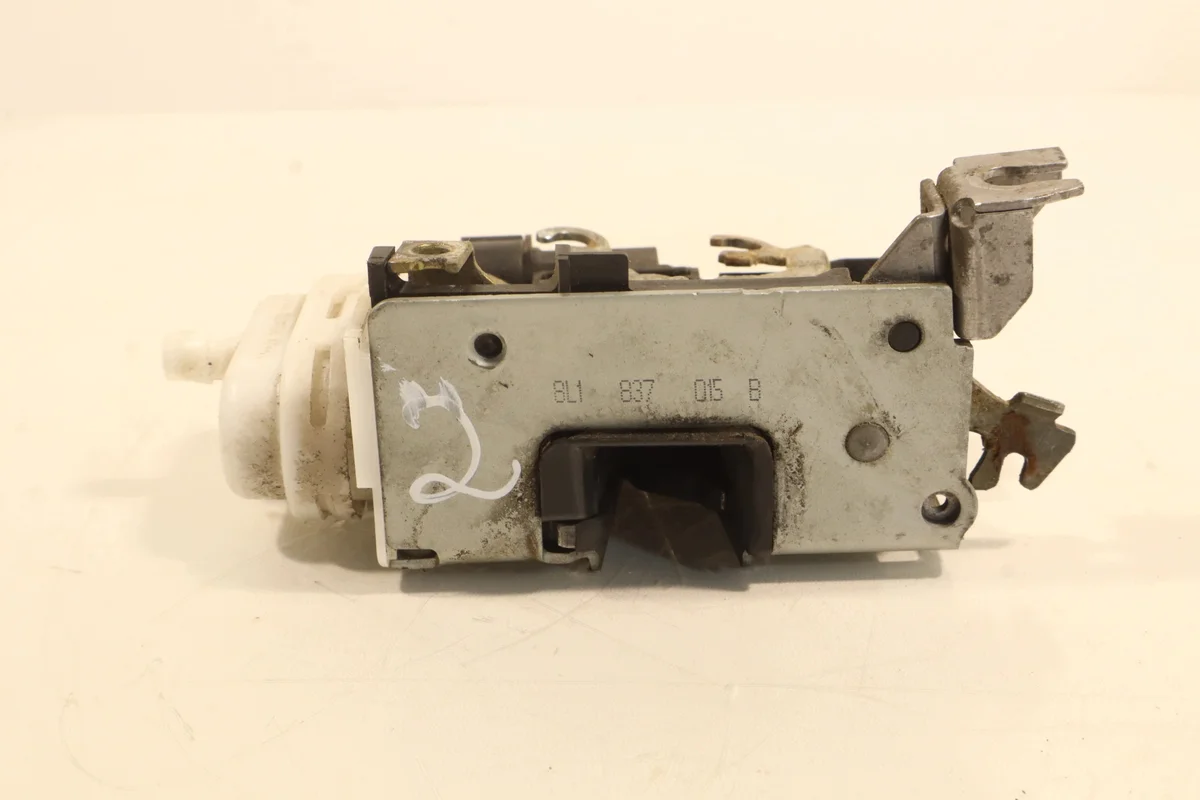 Lås vänster fram Audi A3 8L 8L1837015B image 3