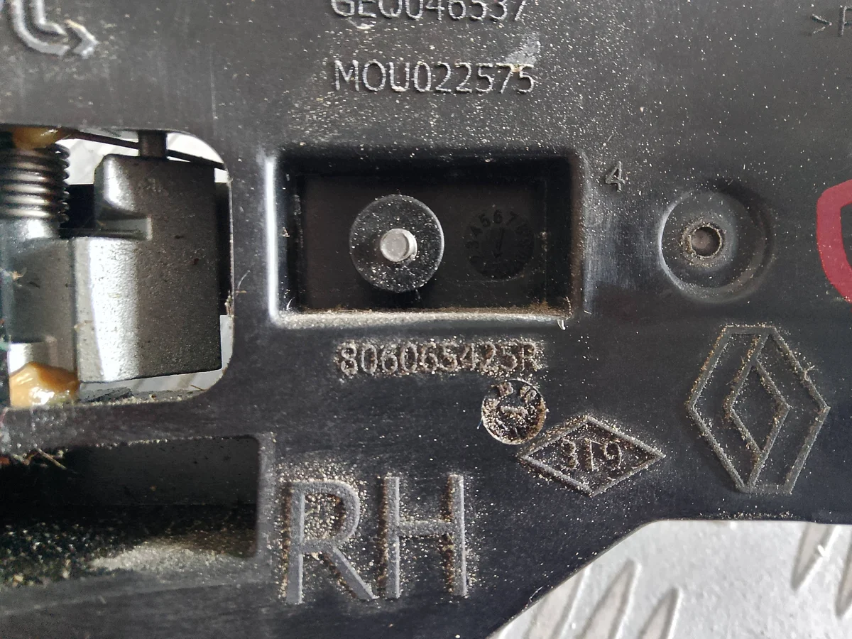 Handtag Fäste Höger Fram Renault Clio V 1.6 E-TECH