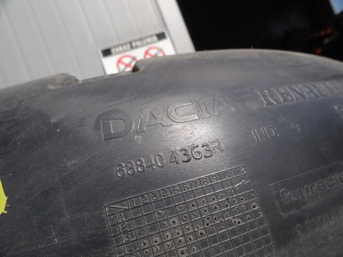 DACIA LOGAN MCV II etulokasuoja oikea