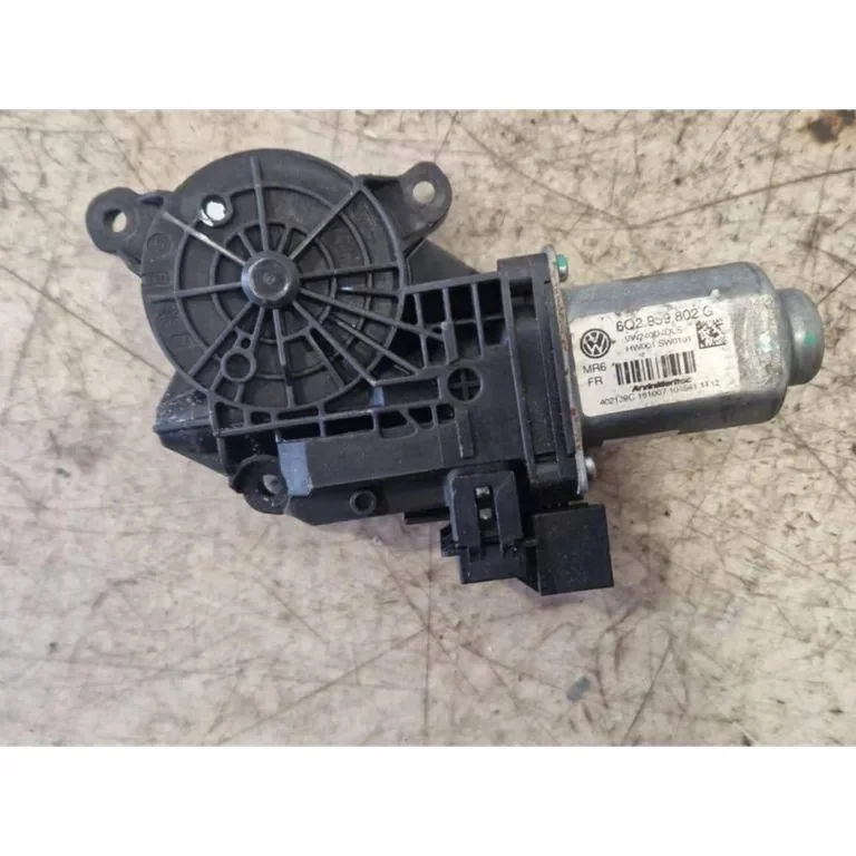 Moottori lasinnostin etu vasen VW Polo 9N