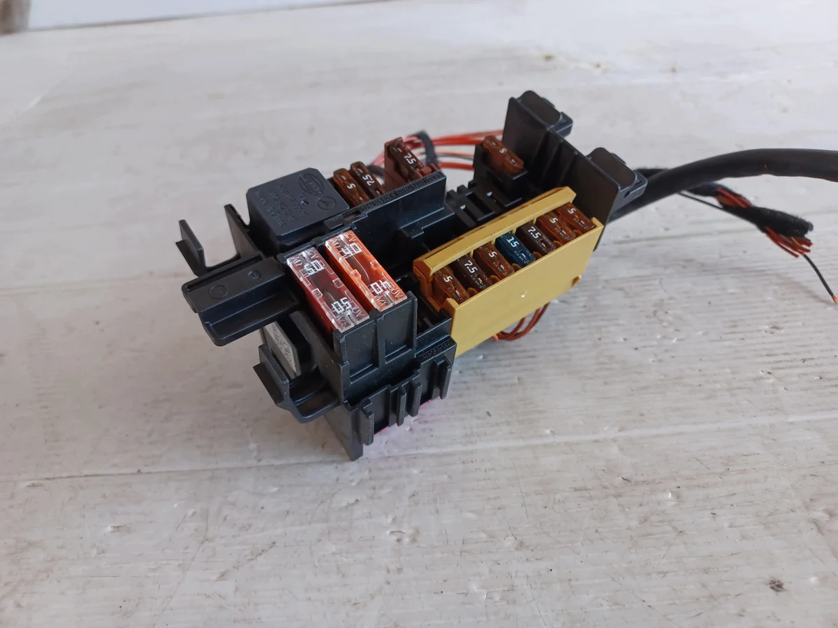 Mercedes C-Class W205 Fuse Box A2059067200