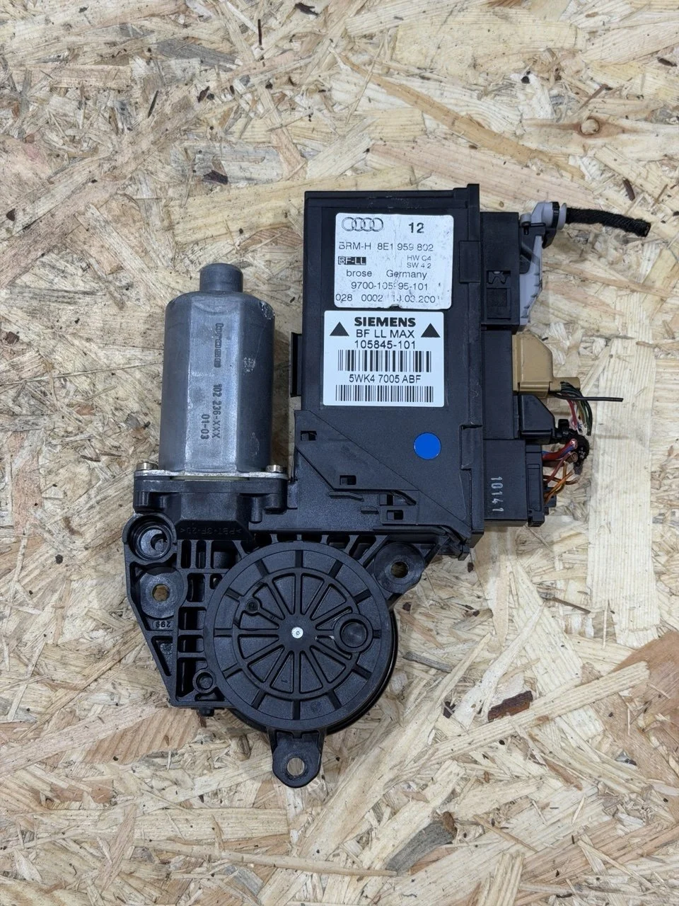 Audi A4 B6 Front Right Window Motor 8E1959802