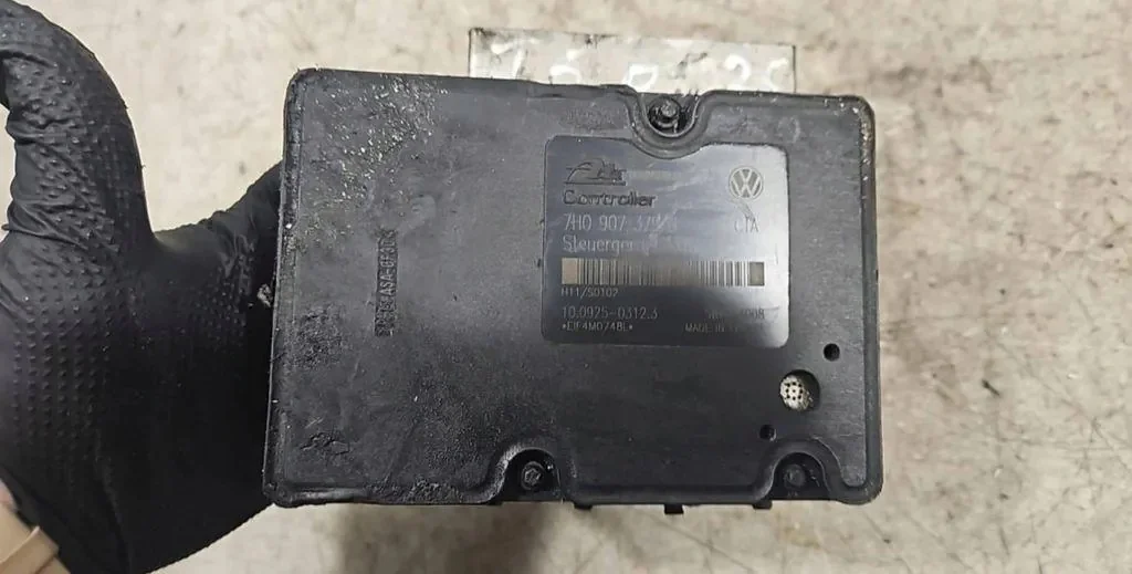 ABS Pump VW Transporter T5 7H0907379B Used