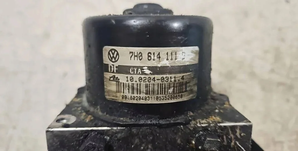 ABS Pump VW Transporter T5 7H0907379B Used image 5