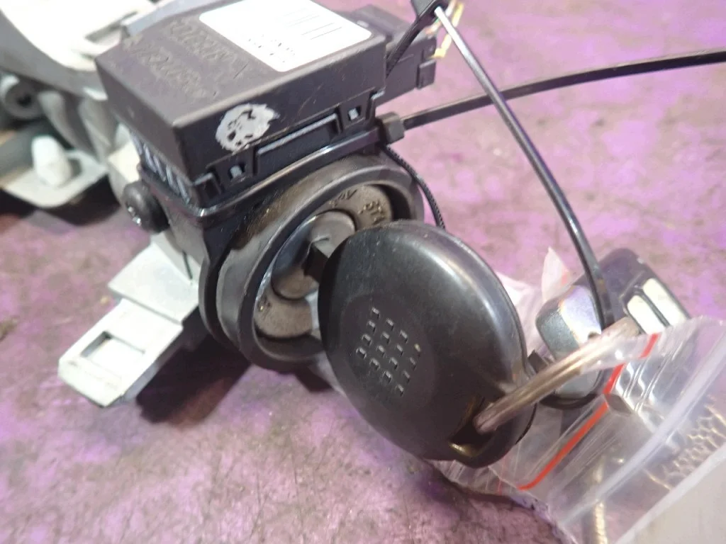 Mitsubishi Colt Z30 Ignition Switch Key IMMO