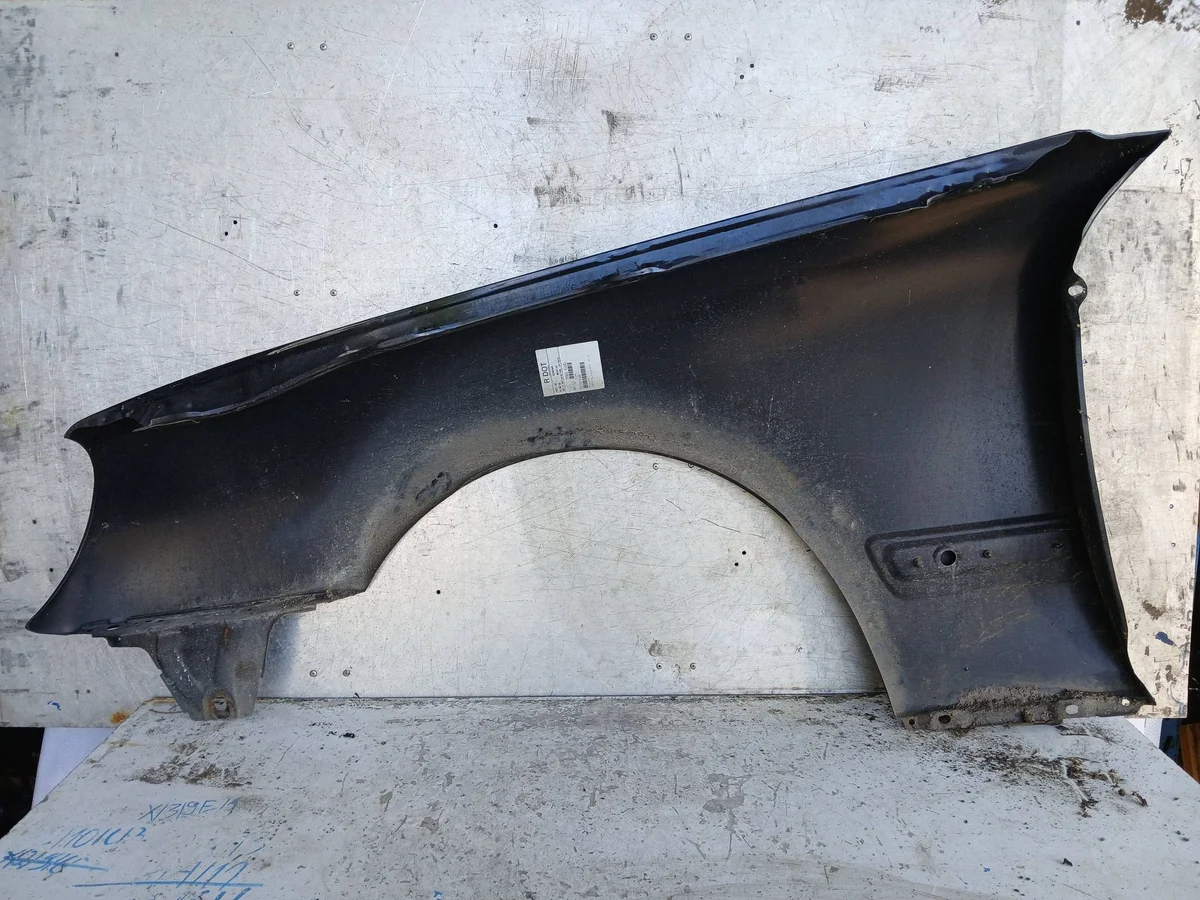 Höger framskärm Mercedes E W210 X17A21 image 10