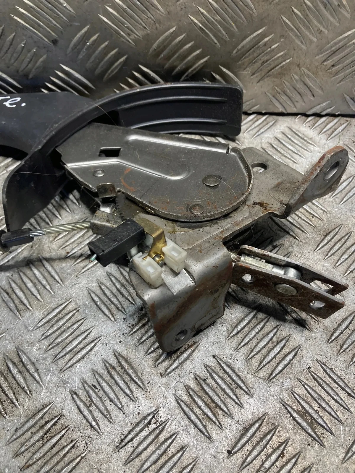 Manete Freio de Mão Nissan Note E11 360109U00A image 3