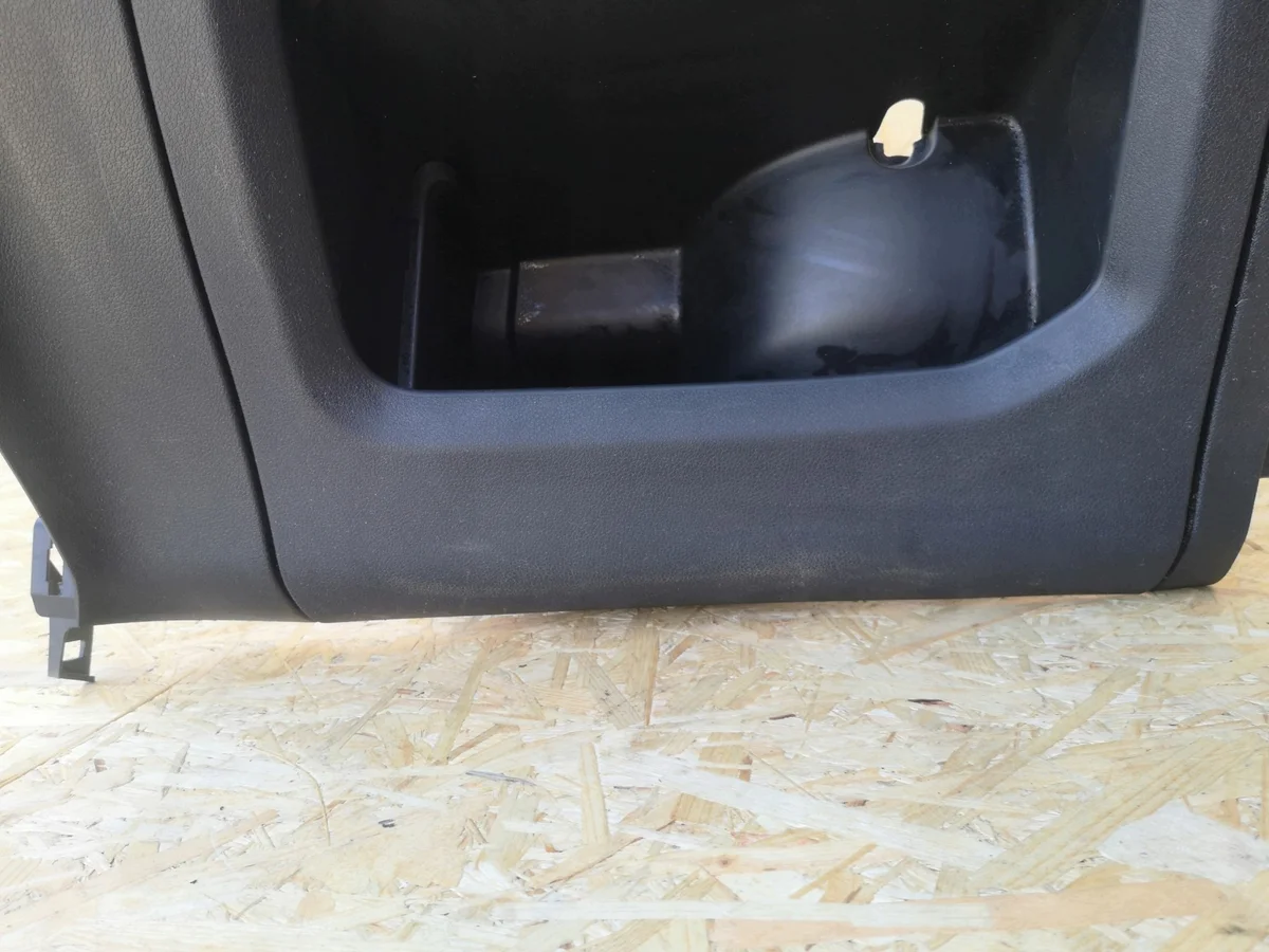 Peugeot Partner/Berlingo/Rifter IV Porta-luvas image 3