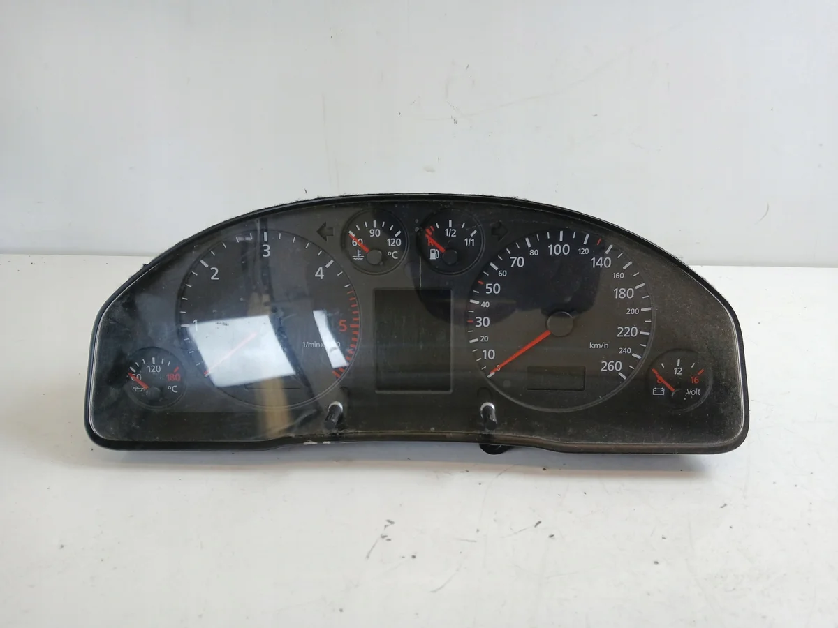 Audi A6 C5 2.5 TDI mittaristo 4B0920932K