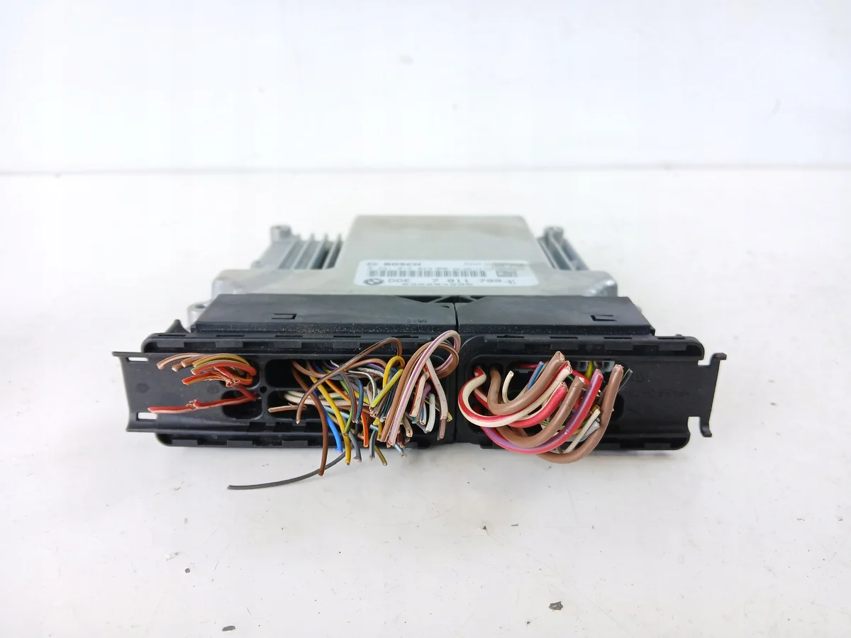 BMW E60 E61 2.0 D computer motor 7811700 image 3