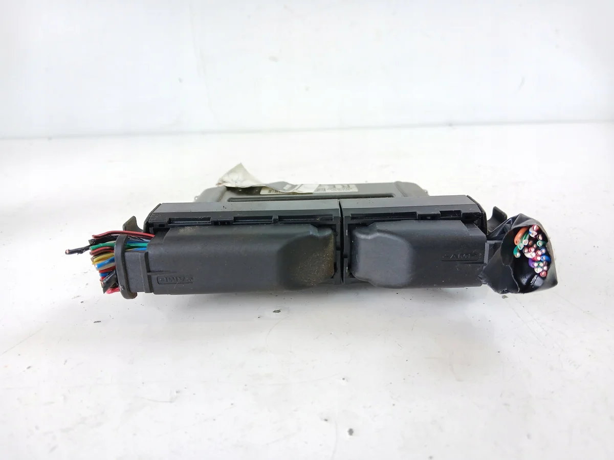 Nissan Primera P12 Engine Control Unit MEC32-600 image 3