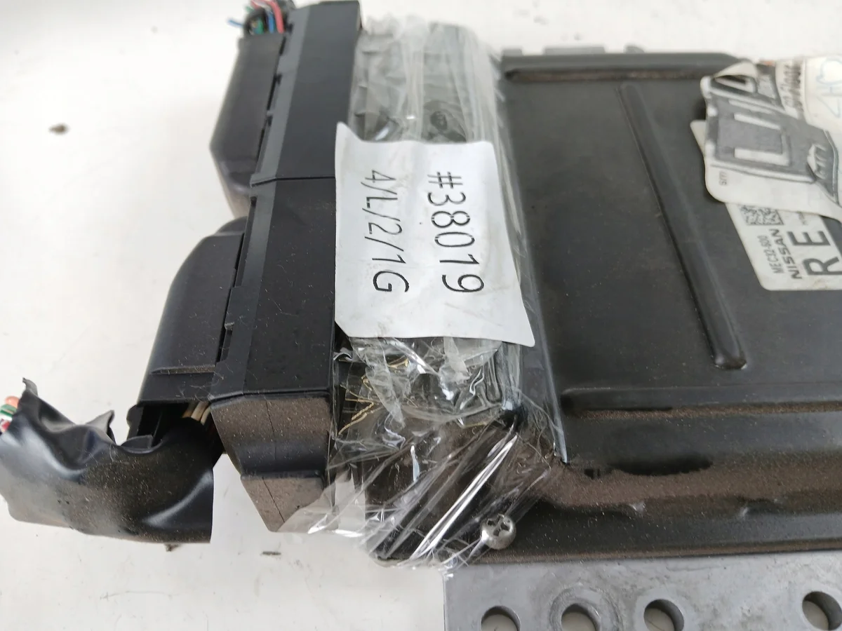Nissan Primera P12 Engine Control Unit MEC32-600 image 6