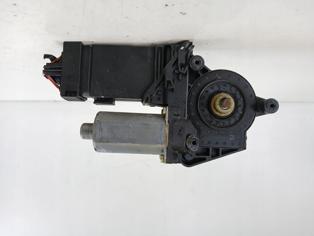 VW Passat B5 Front Left Window Motor Used
