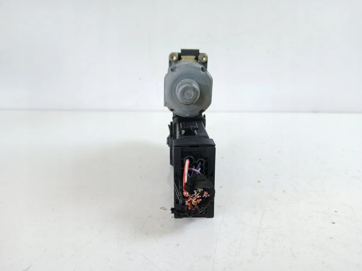 VW Passat B5 Motor Vidro Esquerdo Dianteiro image 4