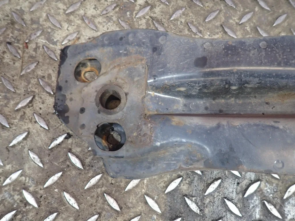 Renfort pare-chocs Mitsubishi Colt VI Z30