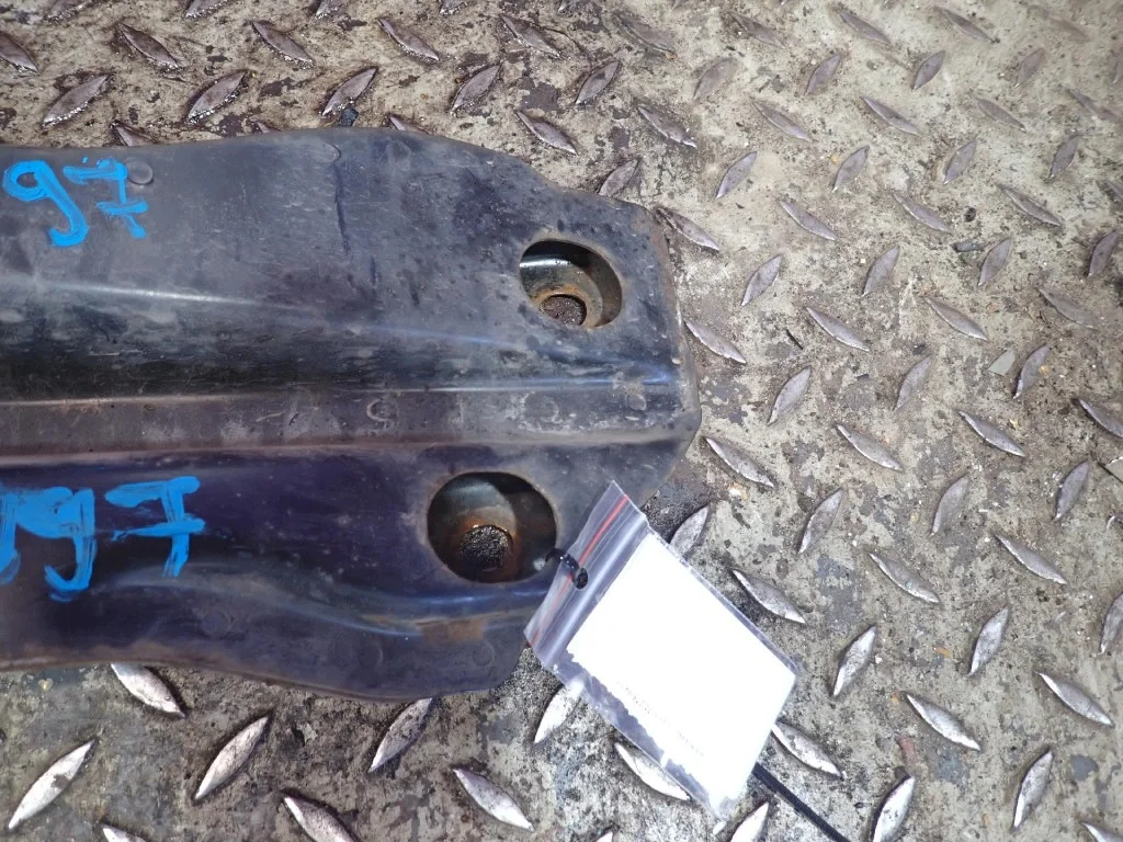 Mitsubishi Colt VI Z30 Verstärkung Stoßfänger vorne image 4