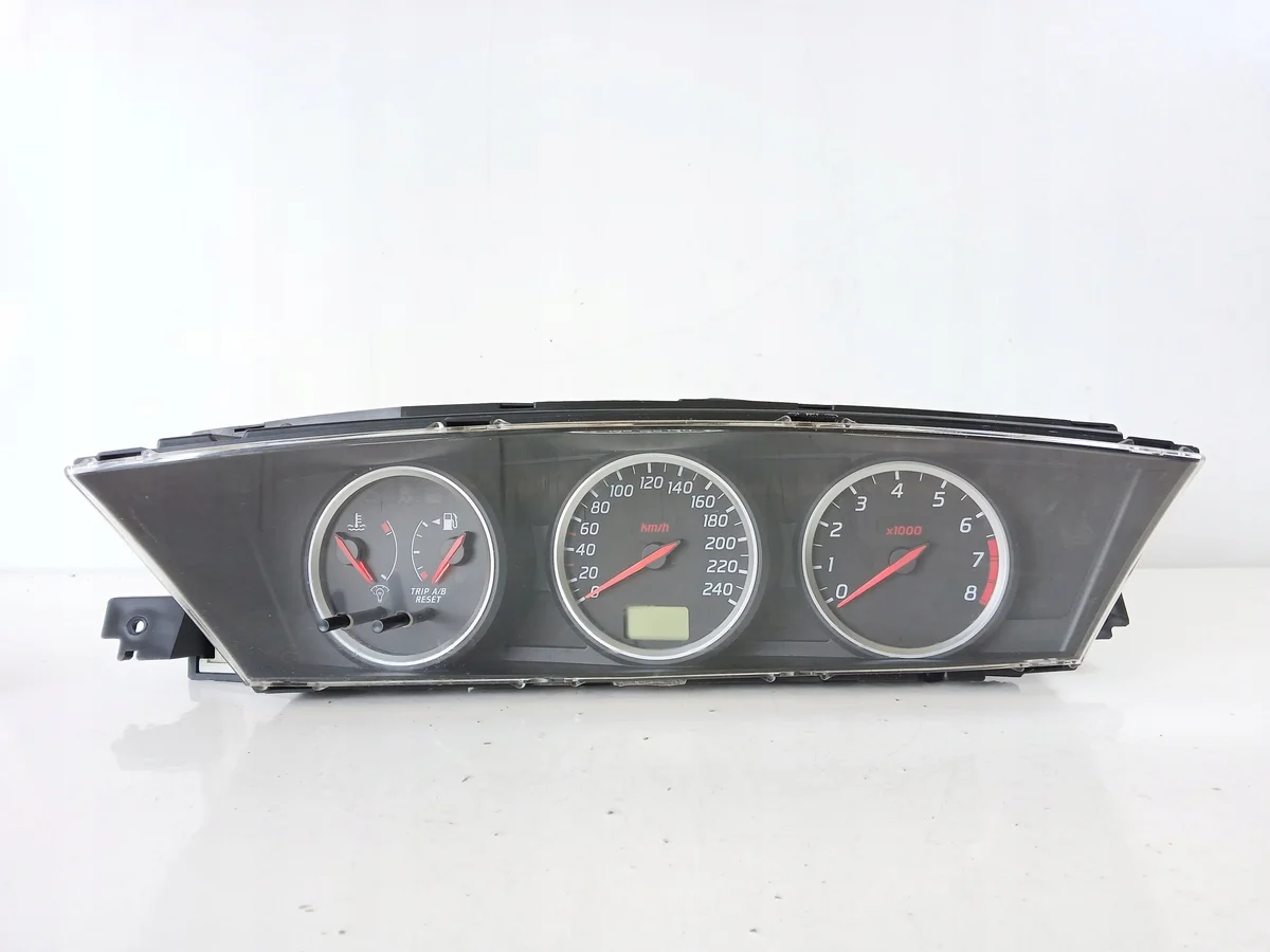 Nissan Primera P12 1.8 Mittaristo AU804