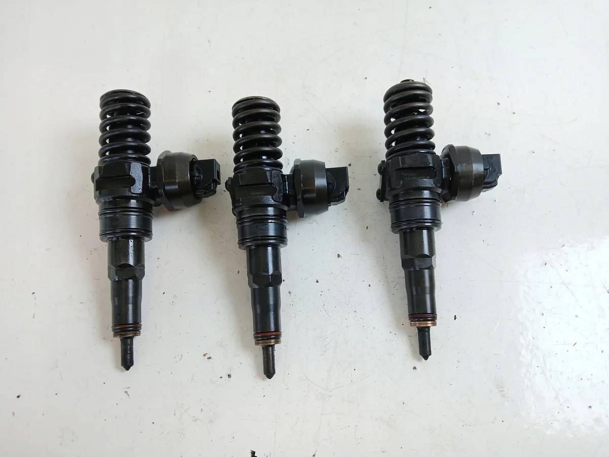 VW Passat B5 2.0 TDI Injector Pump 038130073BC image 3