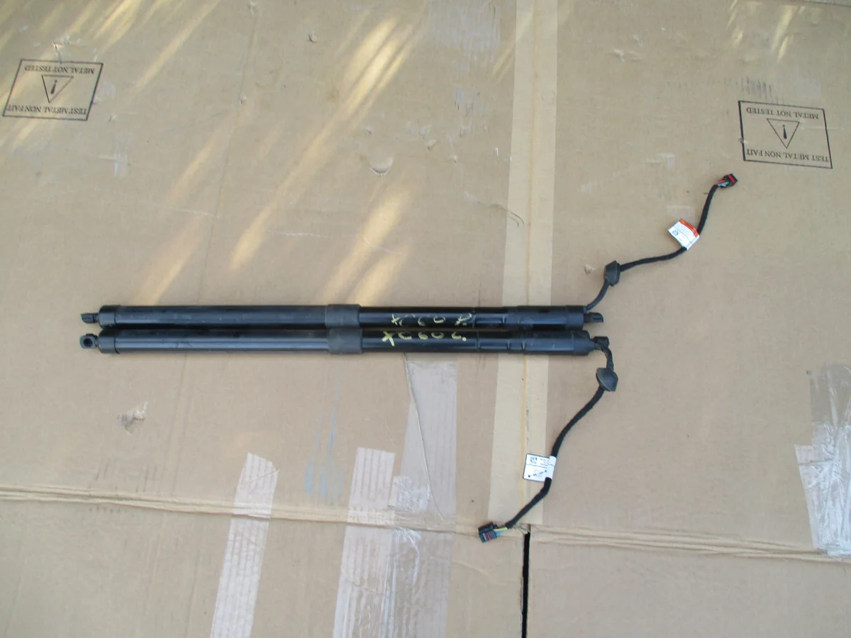 Volvo XC60 II Achterklep Cilinder Links