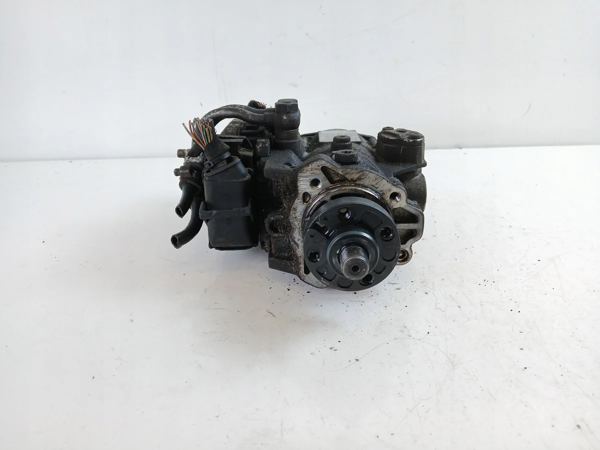 Opel Vectra C 2.2 DTI polttoainepumppu image 5