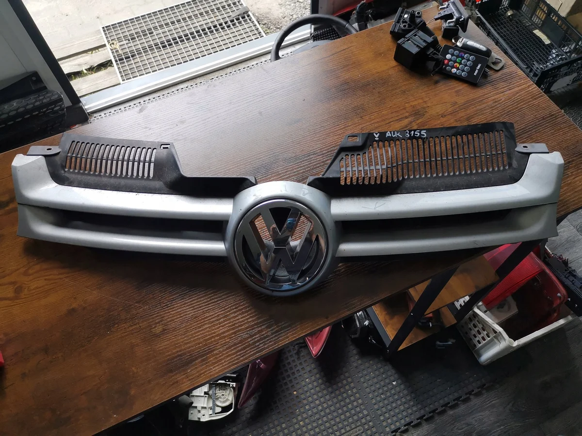 Grelha VW Golf 5 V Usada 1K0853655A