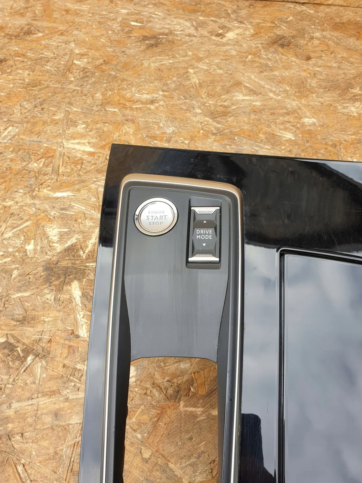 Peugeot 508 II Moldura Console Central Usada image 4