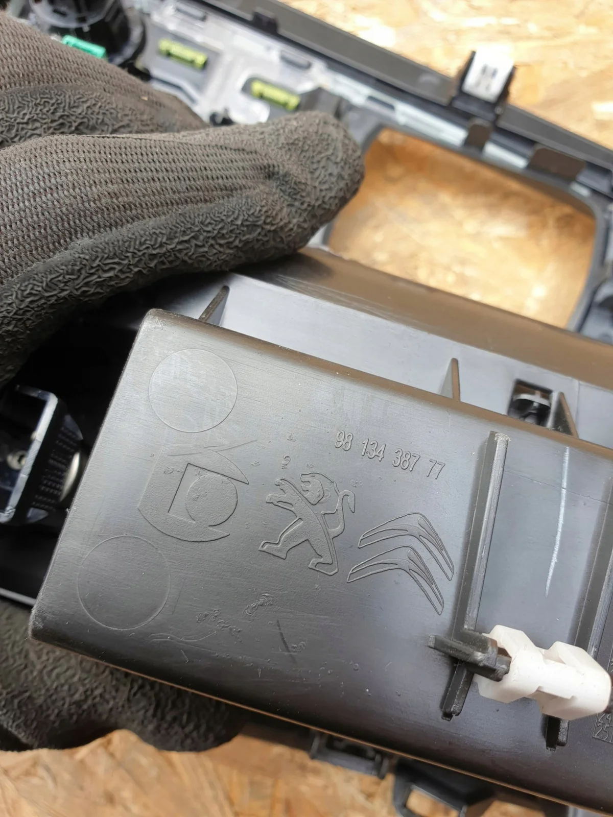 Peugeot 508 II Moldura Console Central Usada image 7