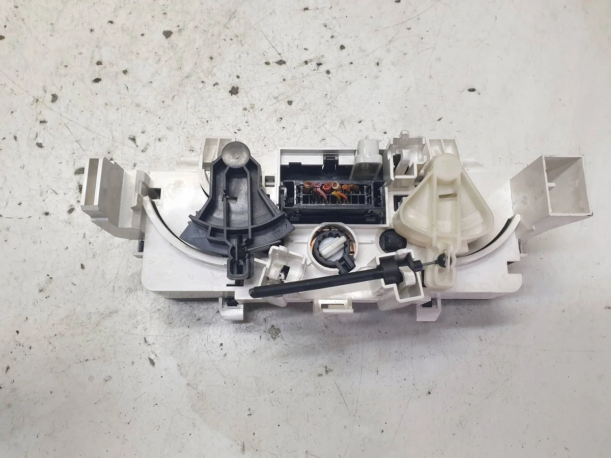 Citroen C3 Climate Control Panel F664479W image 3