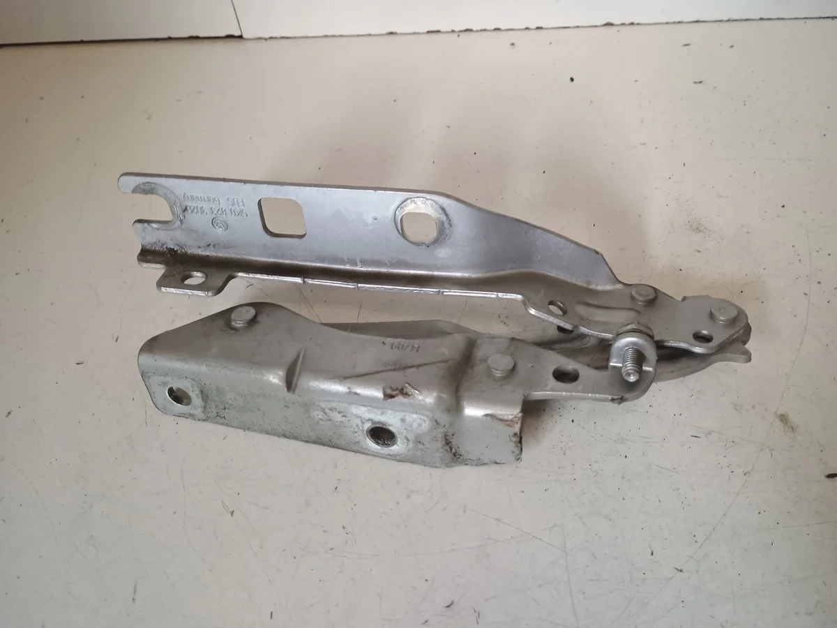 Charnière capot Golf 6 5K0823301B 5K0823302B